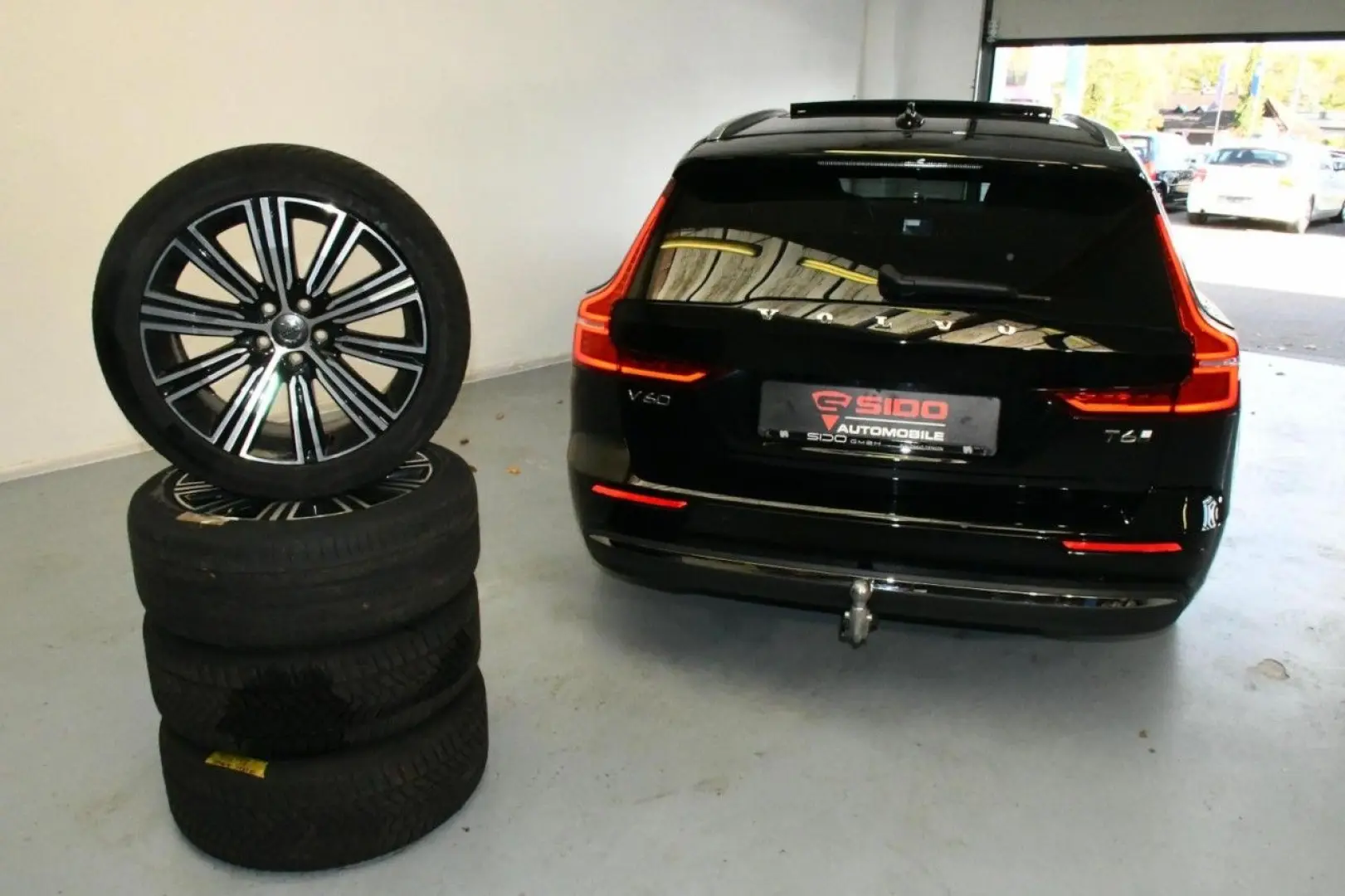 V60 T6 AWD Ultra Bright 360 B&W PAN MASS HuD AHK