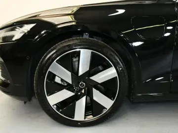 V60 T6 AWD Ultra Bright 360 B&W PAN MASS HuD AHK