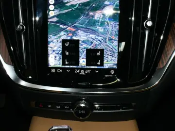 V60 T6 AWD Ultra Bright 360 B&W PAN MASS HuD AHK