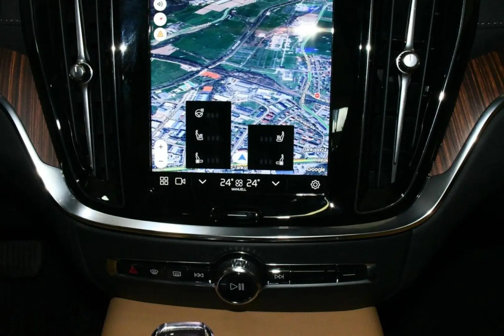 V60 T6 AWD Ultra Bright 360 B&W PAN MASS HuD AHK