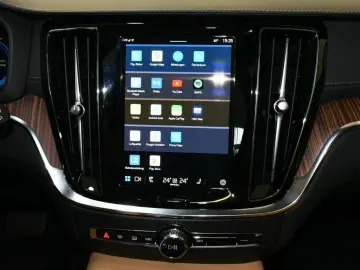 V60 T6 AWD Ultra Bright 360 B&W PAN MASS HuD AHK