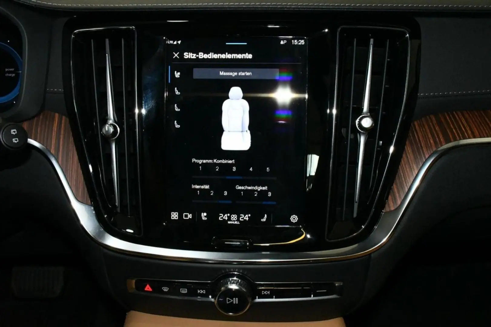 V60 T6 AWD Ultra Bright 360 B&W PAN MASS HuD AHK