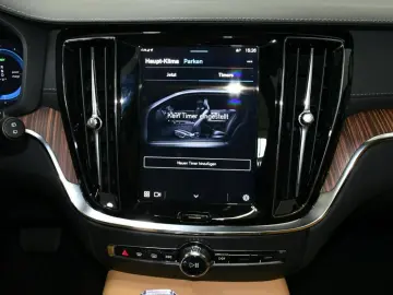 V60 T6 AWD Ultra Bright 360 B&W PAN MASS HuD AHK