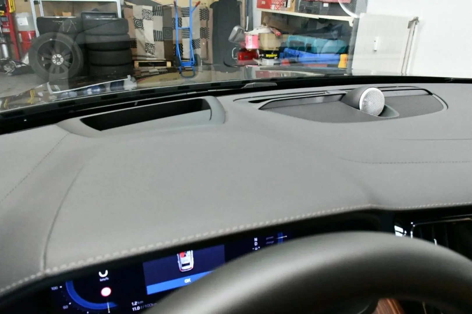 V60 T6 AWD Ultra Bright 360 B&W PAN MASS HuD AHK