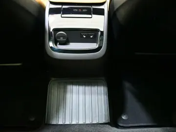 V60 T6 AWD Ultra Bright 360 B&W PAN MASS HuD AHK