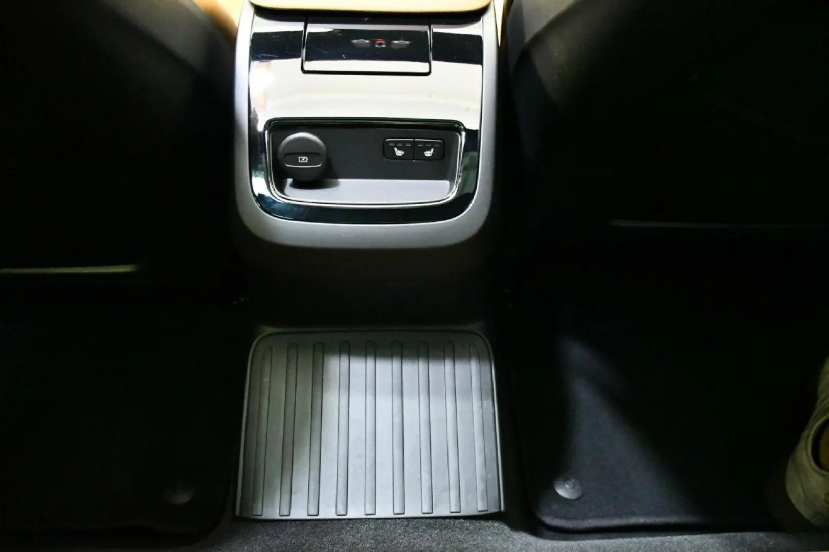 V60 T6 AWD Ultra Bright 360 B&W PAN MASS HuD AHK