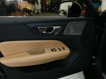 V60 T6 AWD Ultra Bright 360 B&W PAN MASS HuD AHK