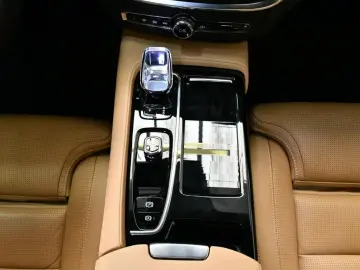 V60 T6 AWD Ultra Bright 360 B&W PAN MASS HuD AHK