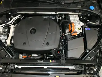 V60 T6 AWD Ultra Bright 360 B&W PAN MASS HuD AHK