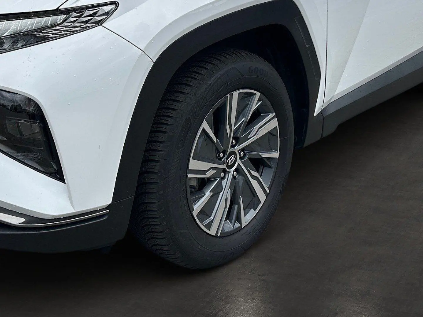 Tucson Hybrid 1.6 T-GDi 230PS 6-AT 2WD TREND