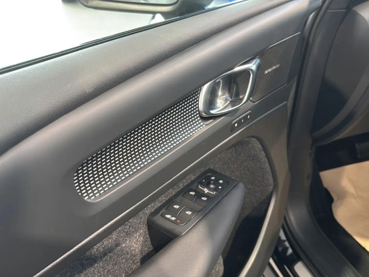 XC 40 Plus Black Edition 2WD Bluetooth LED Klima