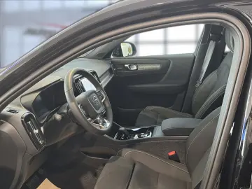 XC 40 Plus Black Edition 2WD Bluetooth LED Klima