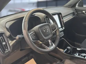 XC 40 Plus Black Edition 2WD Bluetooth LED Klima