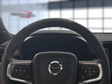 XC 40 Plus Black Edition 2WD Bluetooth LED Klima