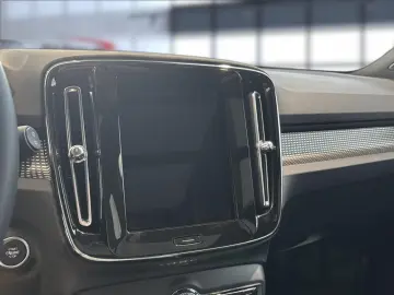 XC 40 Plus Black Edition 2WD Bluetooth LED Klima
