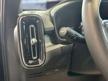 XC 40 Plus Black Edition 2WD Bluetooth LED Klima