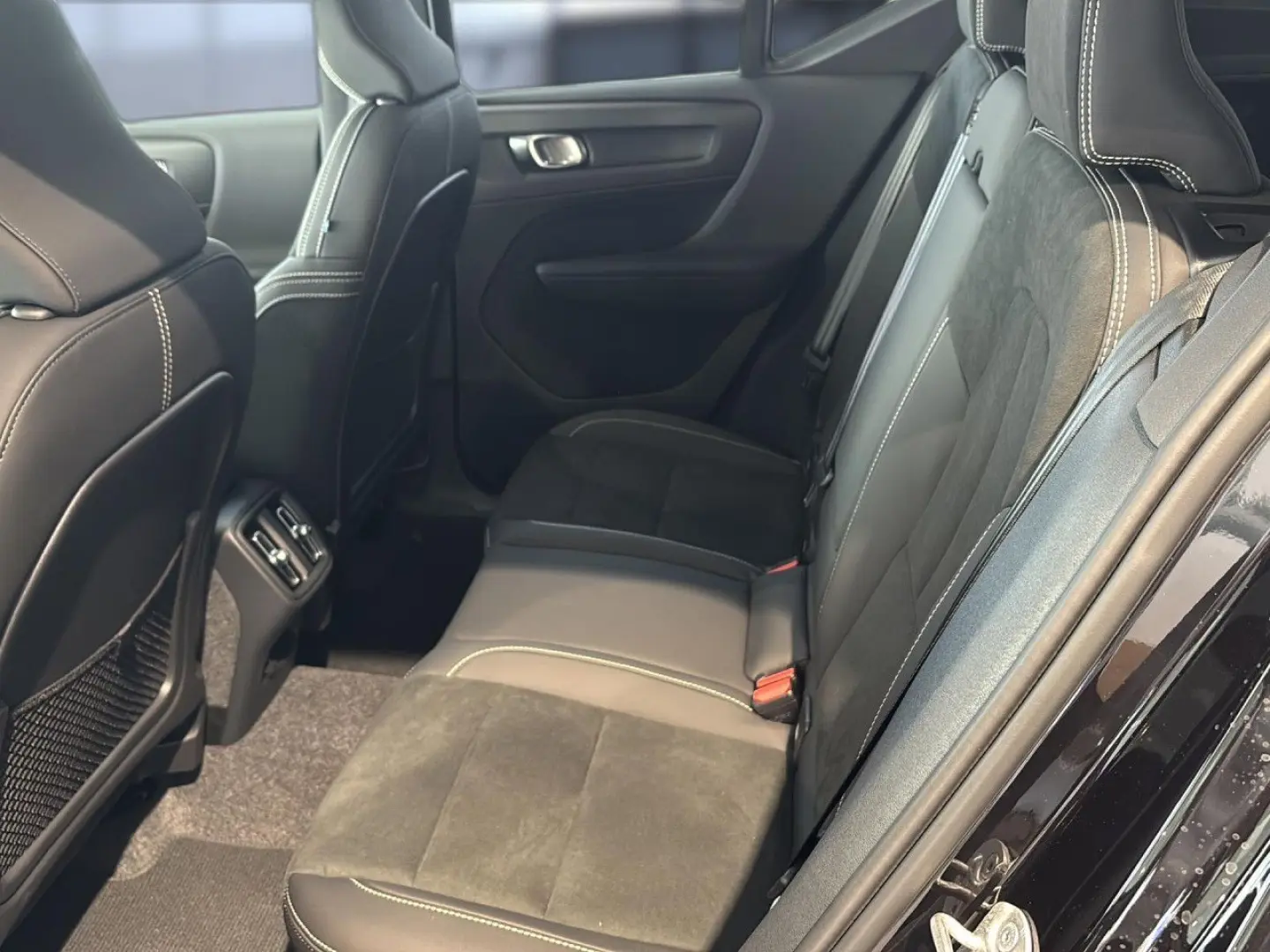 XC 40 Plus Black Edition 2WD Bluetooth LED Klima