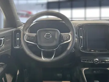 XC 40 Plus Black Edition 2WD Bluetooth LED Klima