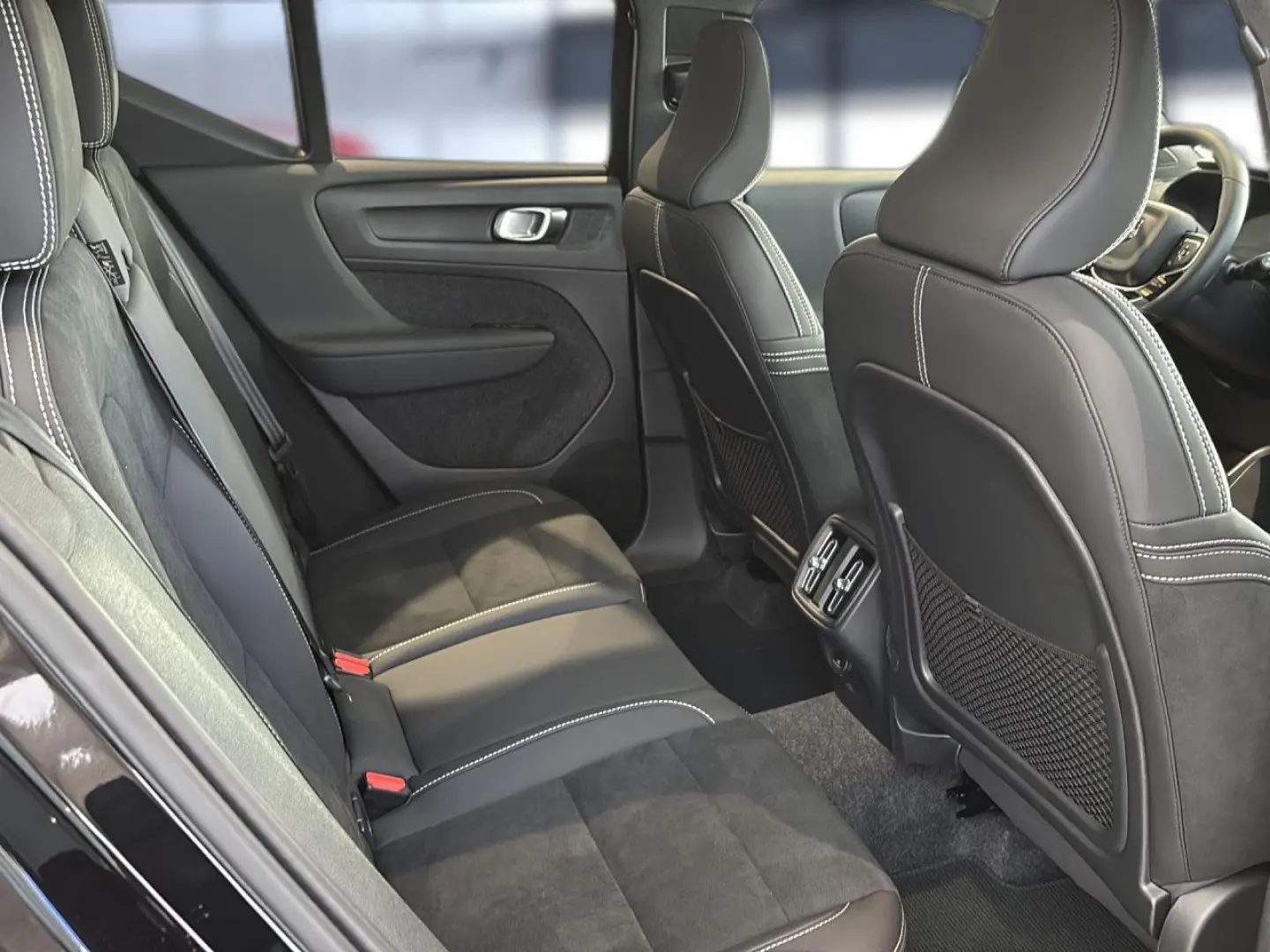 XC 40 Plus Black Edition 2WD Bluetooth LED Klima