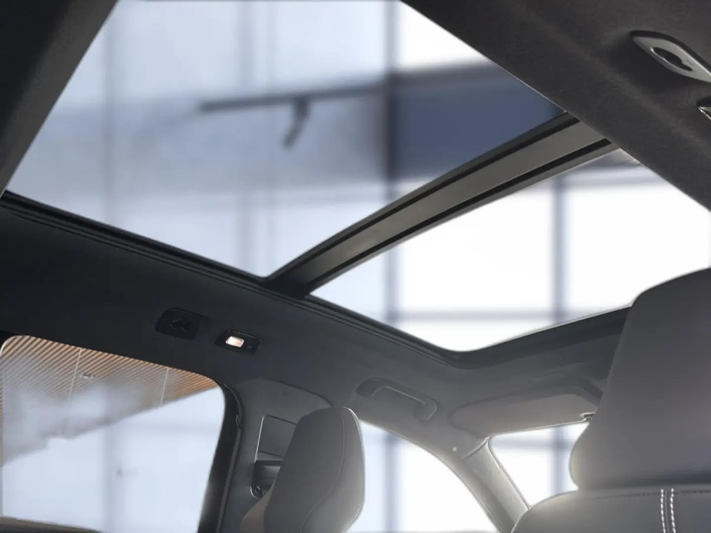 XC 40 Plus Black Edition 2WD Bluetooth LED Klima