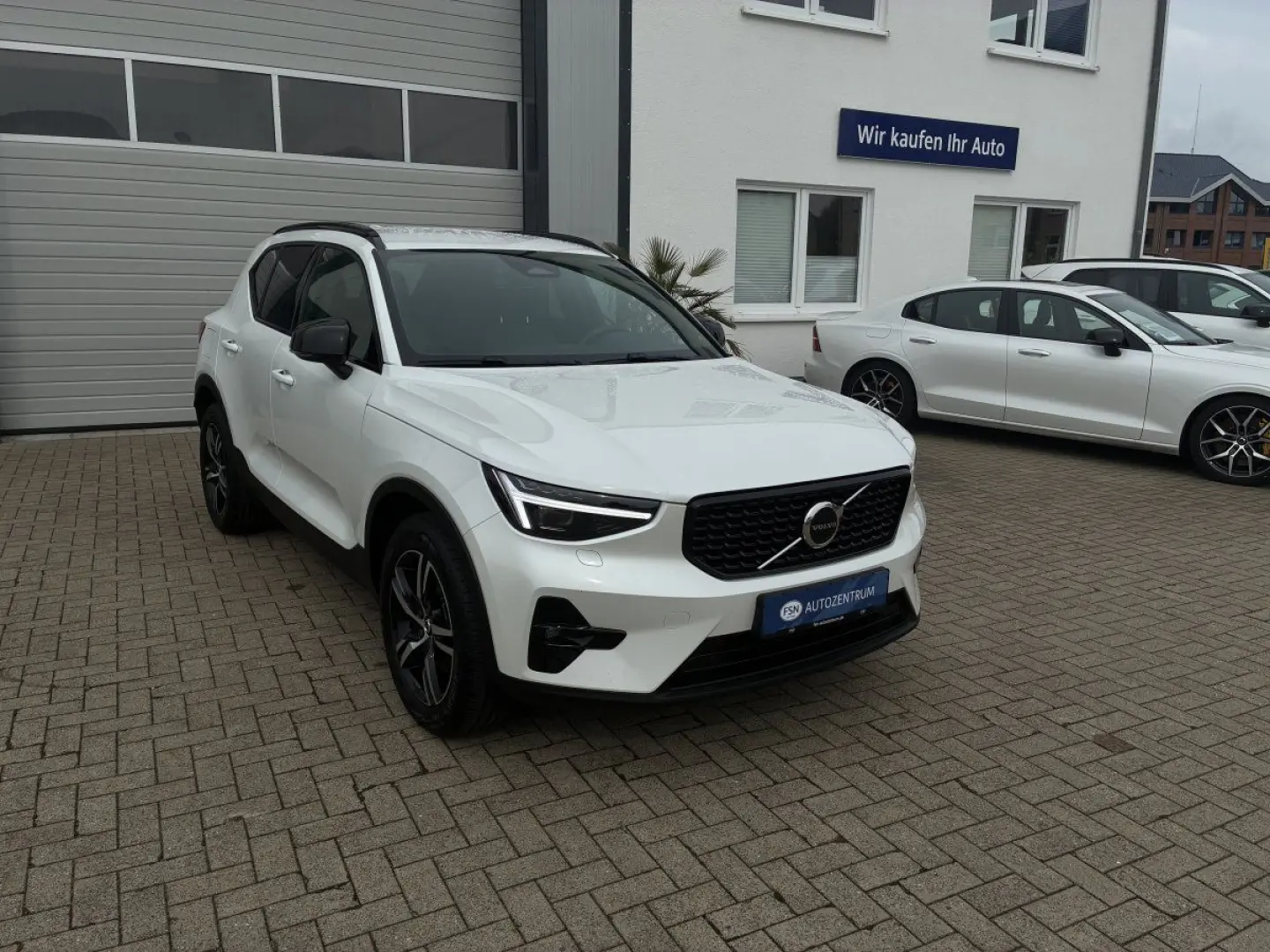 XC40 B4 Plus Dark 8-Fach Aktionspreis