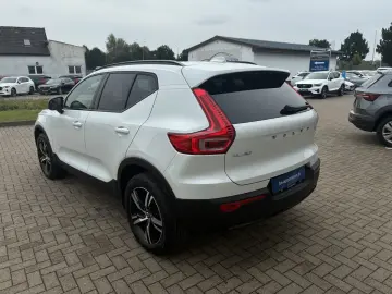 XC40 B4 Plus Dark 8-Fach Aktionspreis