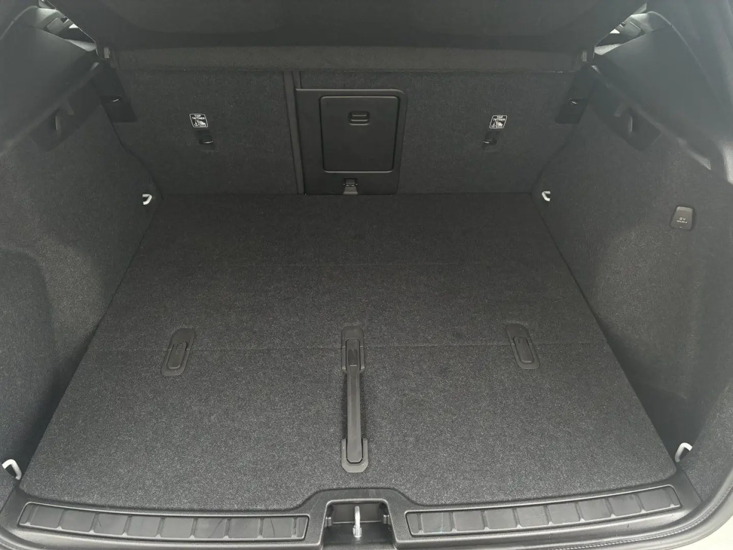 XC40 B4 Plus Dark 8-Fach Aktionspreis