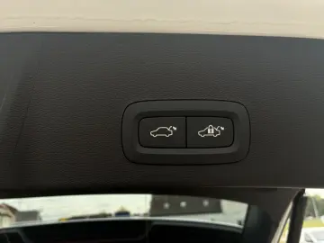 XC40 B4 Plus Dark 8-Fach Aktionspreis