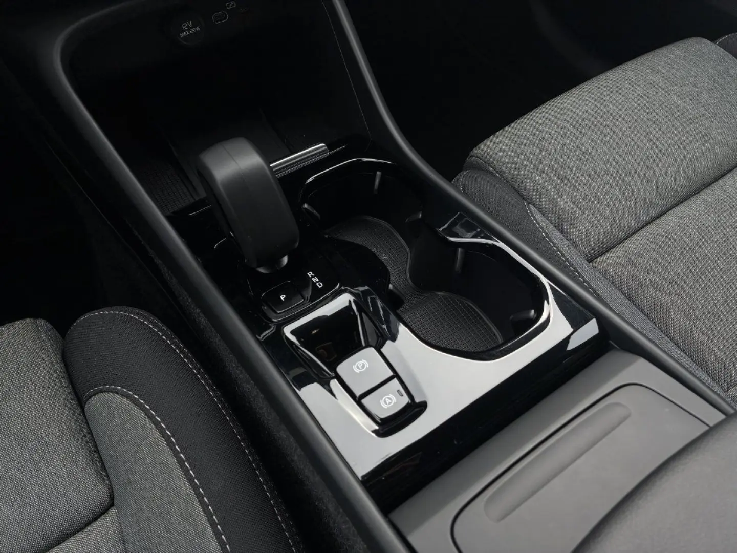 XC40 B4 Plus Dark 8-Fach Aktionspreis