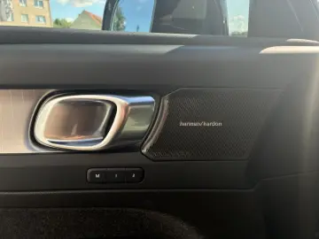 XC40 B4 Plus Dark 8-Fach Aktionspreis