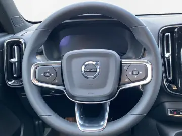 XC40 B4 DCT Plus Dark  19   FS- LR- Sitzhzg  RFK