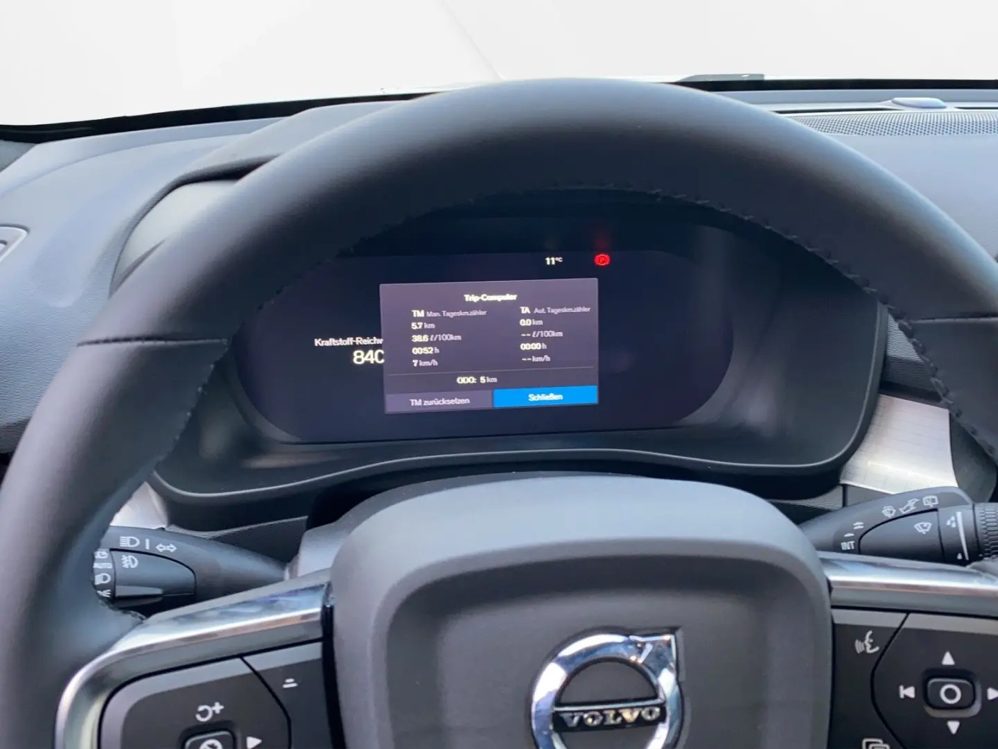 XC40 B4 DCT Plus Dark  19   FS- LR- Sitzhzg  RFK