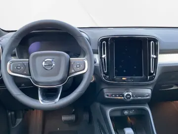 XC40 B4 DCT Plus Dark  19   FS- LR- Sitzhzg  RFK