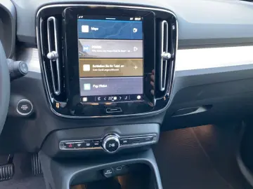 XC40 B4 DCT Plus Dark  19   FS- LR- Sitzhzg  RFK