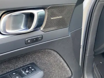 XC40 B4 DCT Plus Dark  19   FS- LR- Sitzhzg  RFK