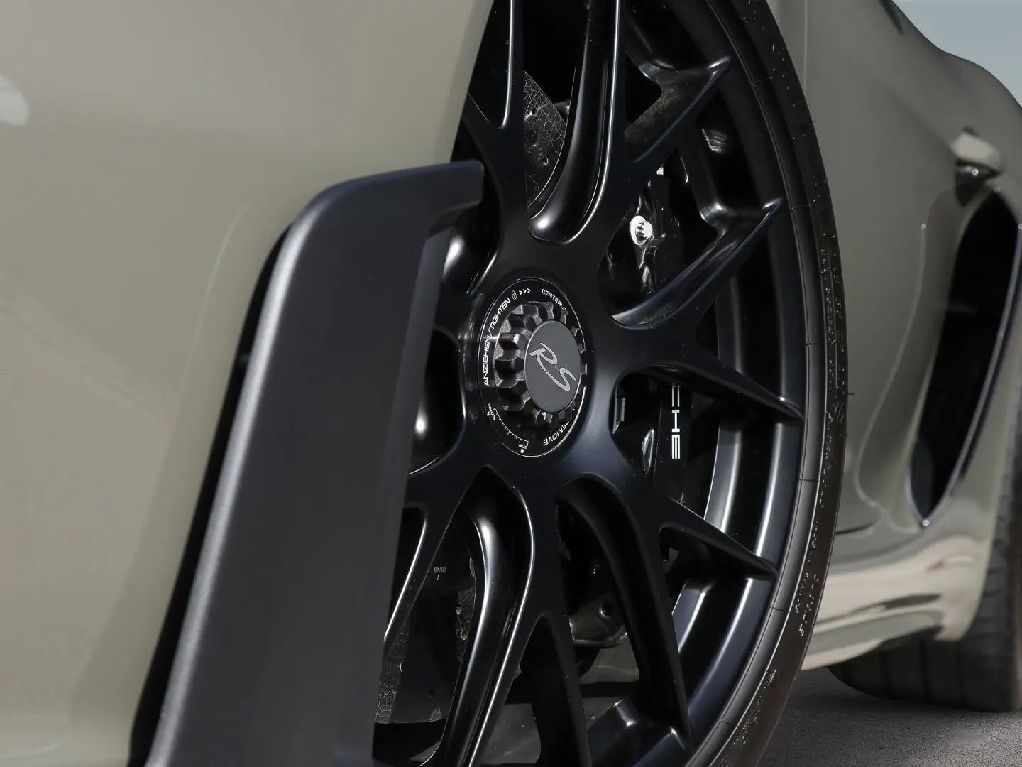 Cayman 718 GT4 RS Weissach-Paket Alexgrau PCCB