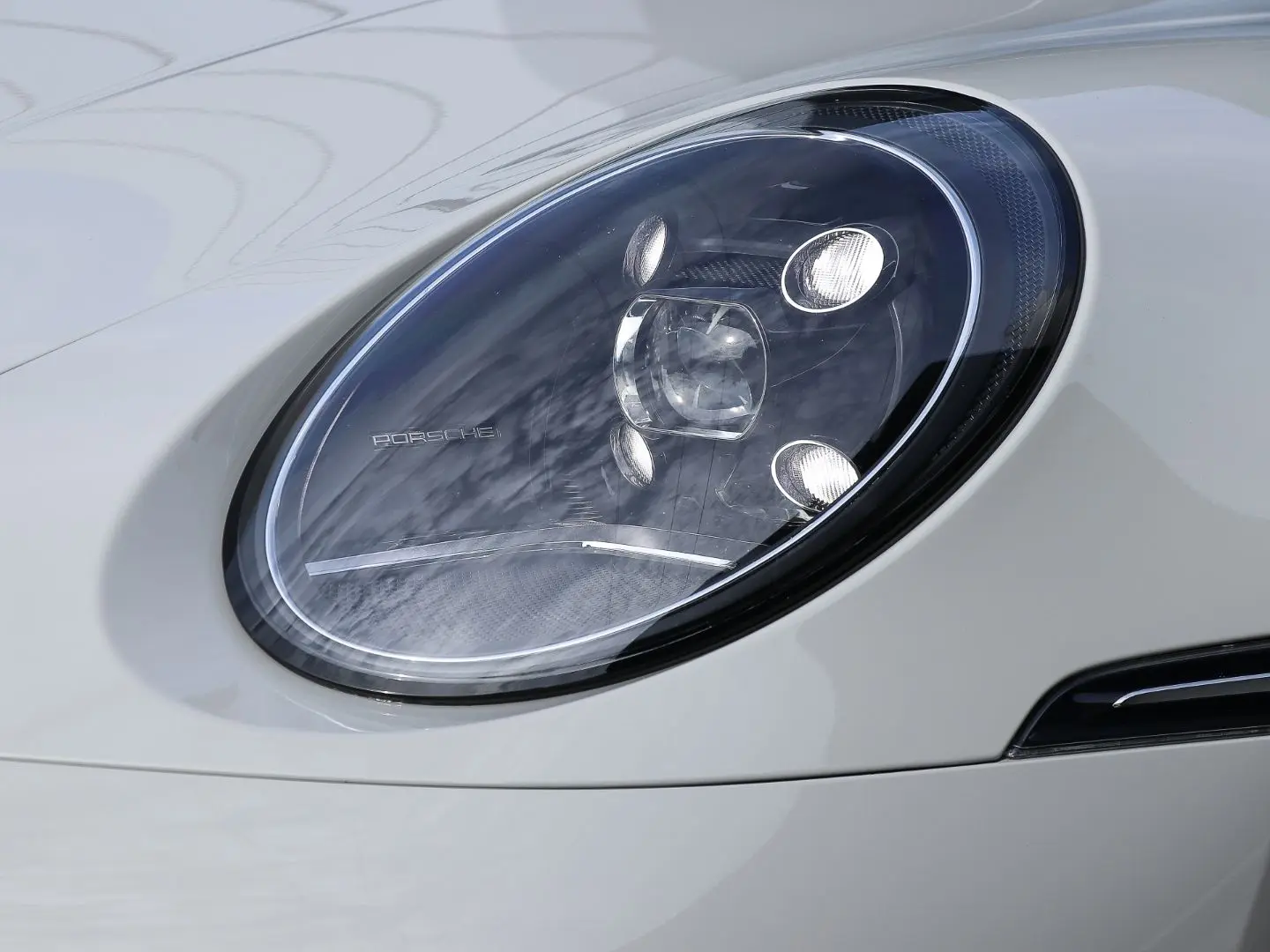 992 911 Carrera 4S Cabrio s Surround-View LED