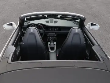 992 911 Carrera 4S Cabrio s Surround-View LED