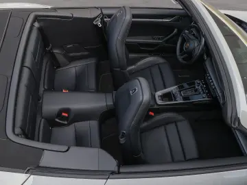 992 911 Carrera 4S Cabrio s Surround-View LED