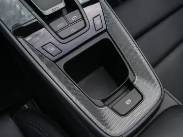 992 911 Carrera 4S Cabrio s Surround-View LED