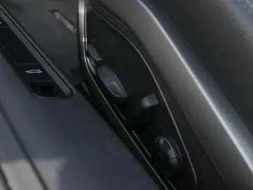 992 911 Carrera 4S Cabrio s Surround-View LED