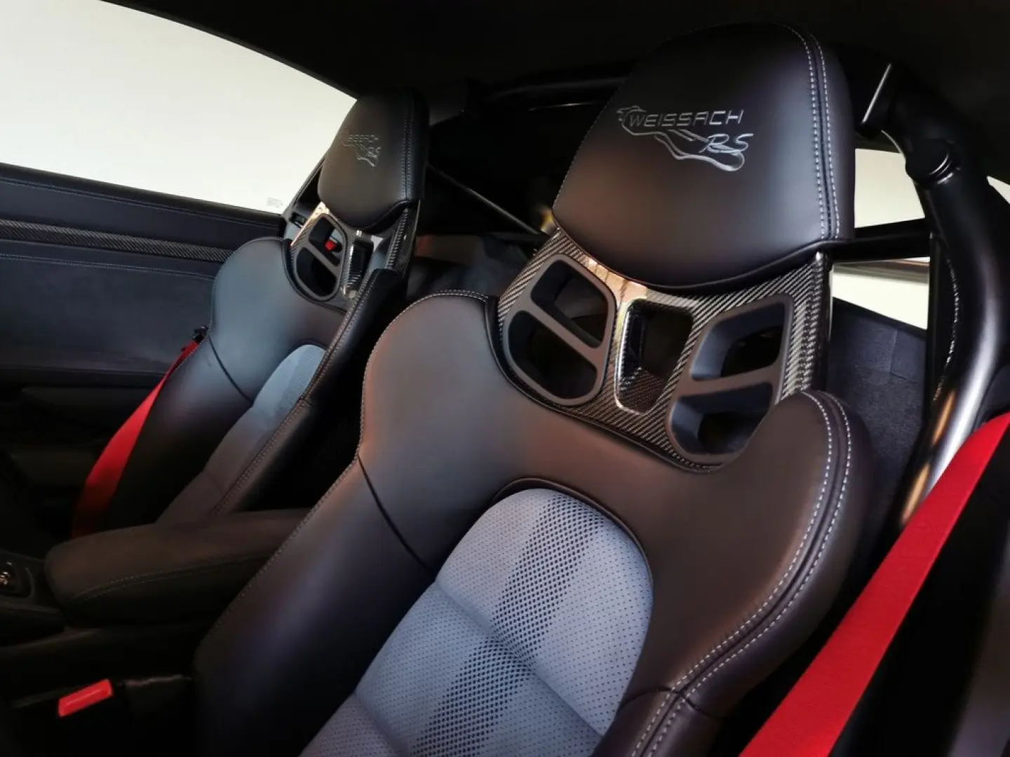 Cayman GT4 RSWeissach Clubsport LED Approved