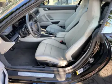 Porsche 911 992 Carrera 4 Cabriolet 385 CV (992.