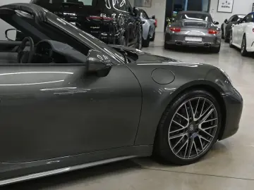 911 Carrera 4 Cabrio PDK Modell 992