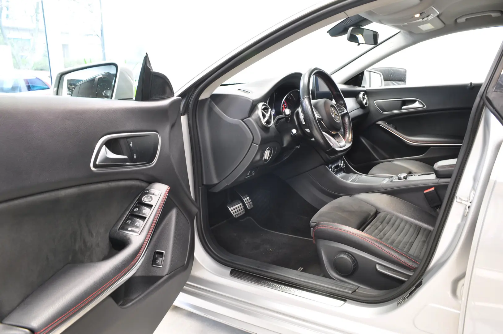 Mercedes Benz CLA 180i AT AMG Apple Android