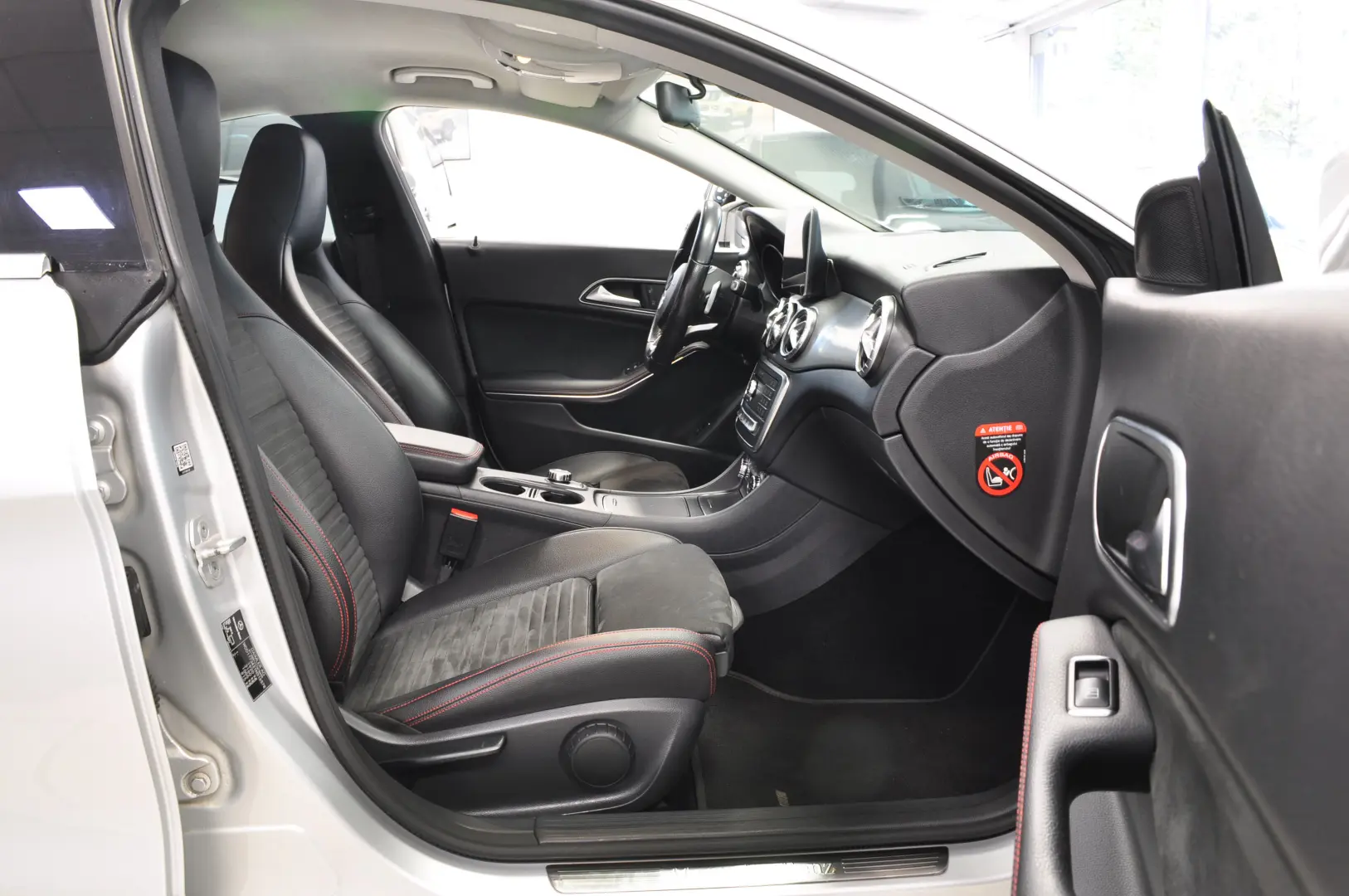 Mercedes Benz CLA 180i AT AMG Apple Android