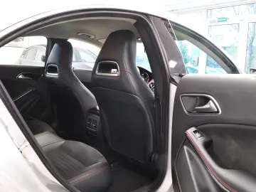 Mercedes Benz CLA 180i AT AMG Apple Android