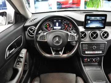Mercedes Benz CLA 180i AT AMG Apple Android