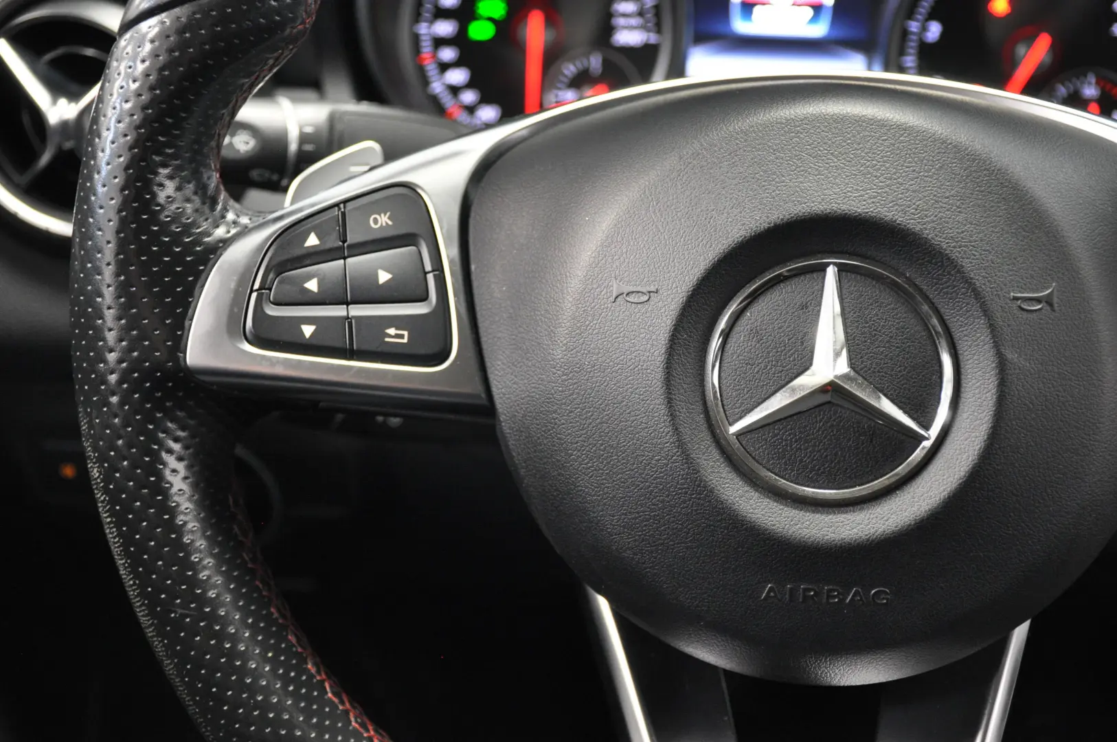 Mercedes Benz CLA 180i AT AMG Apple Android