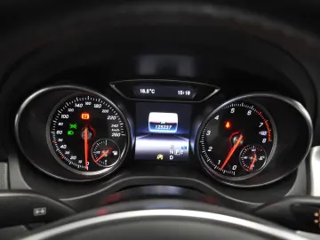 Mercedes Benz CLA 180i AT AMG Apple Android